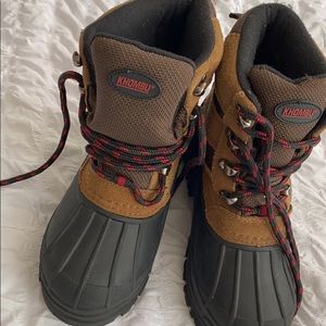 Boy snow boots